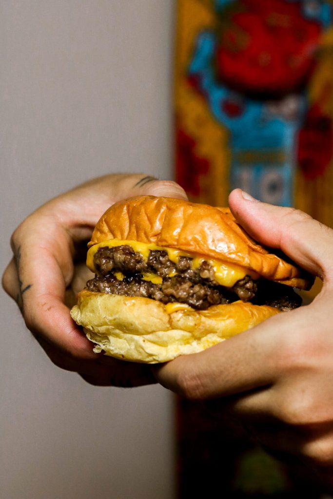 Smash burger con queso fundido de Lalo's Burger en Teatinos